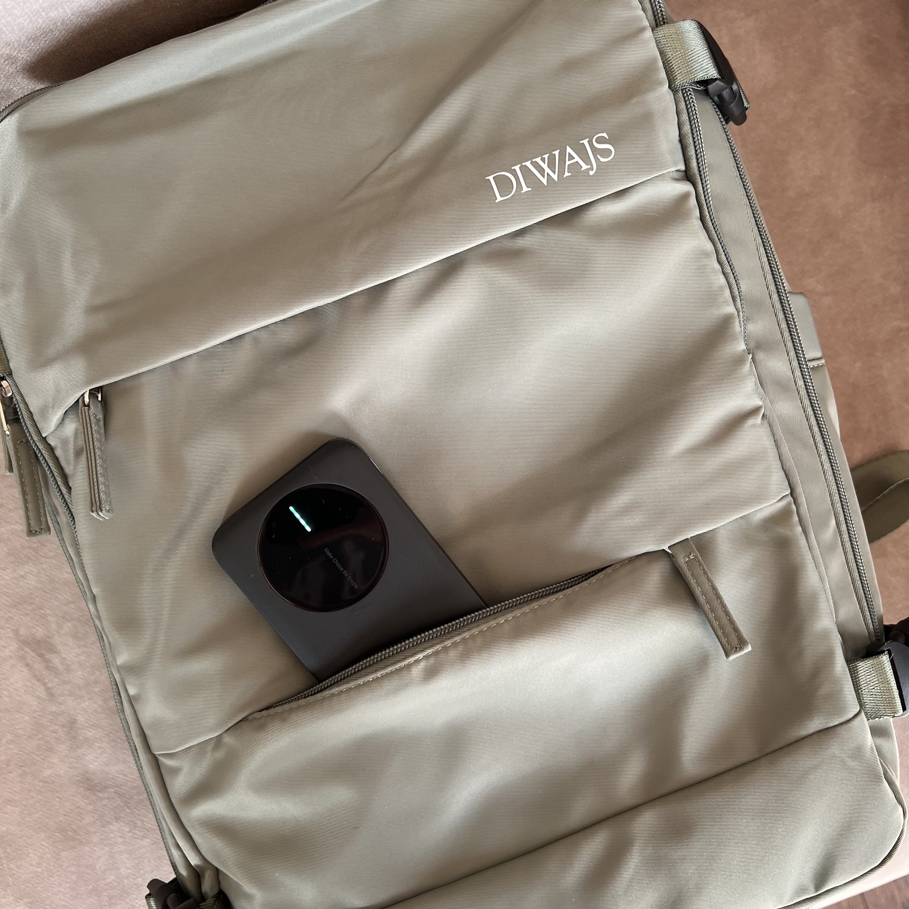 czy można zabrać do samolotu powerbanka